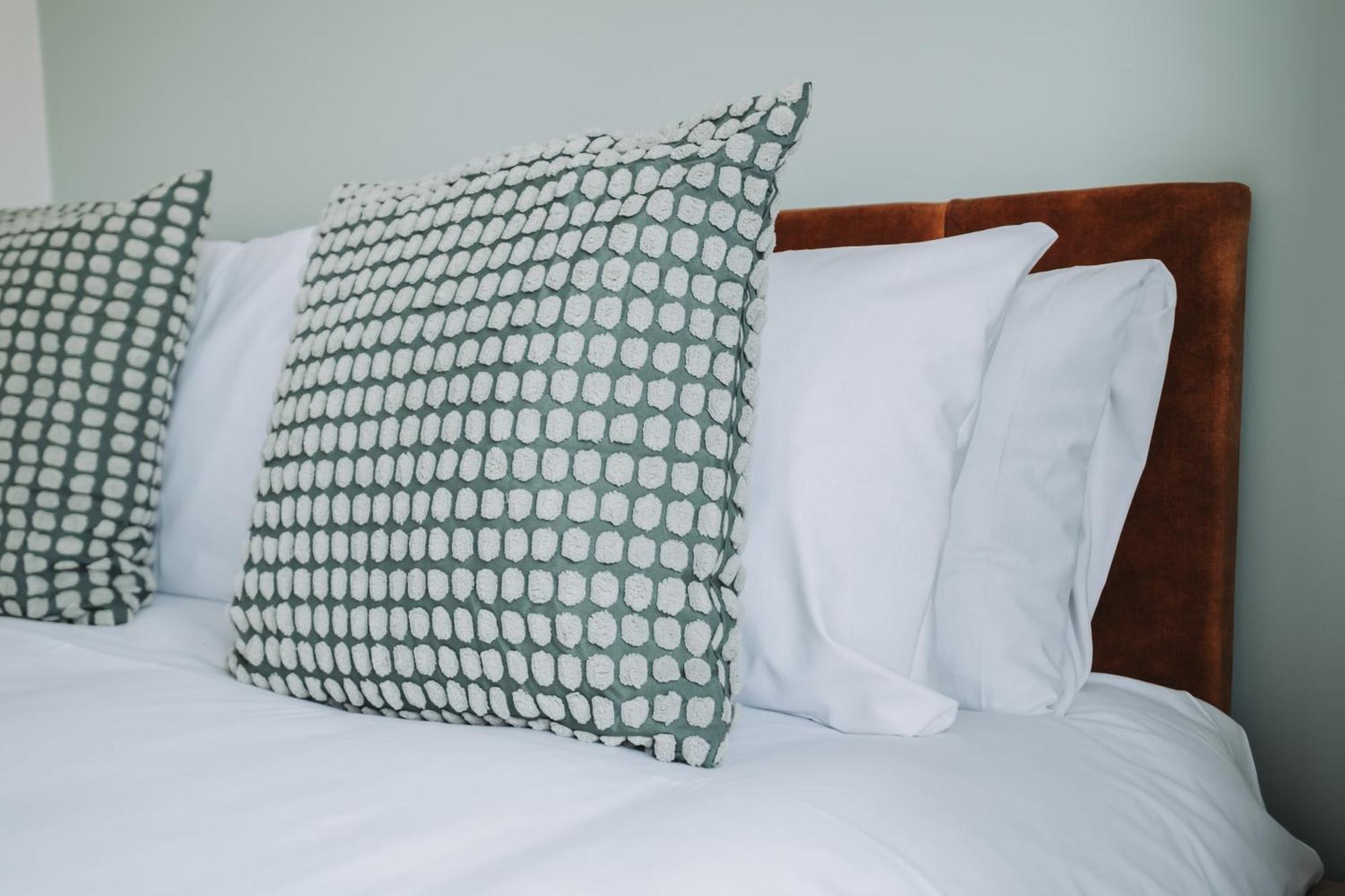 Modern & Comfortable 4 Bed House Apartment Milton Keynes