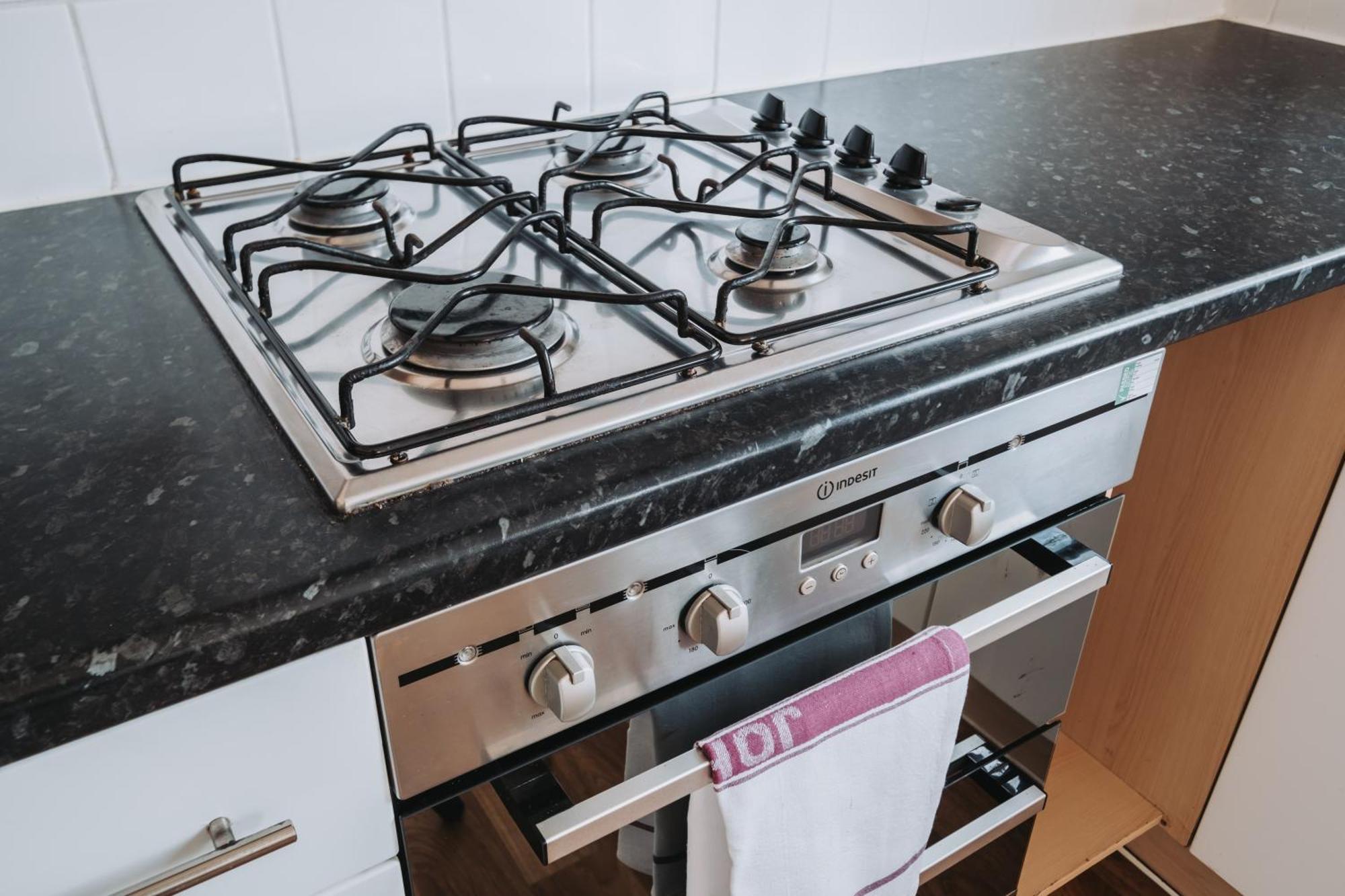 Modern & Comfortable 4 Bed House Milton Keynes