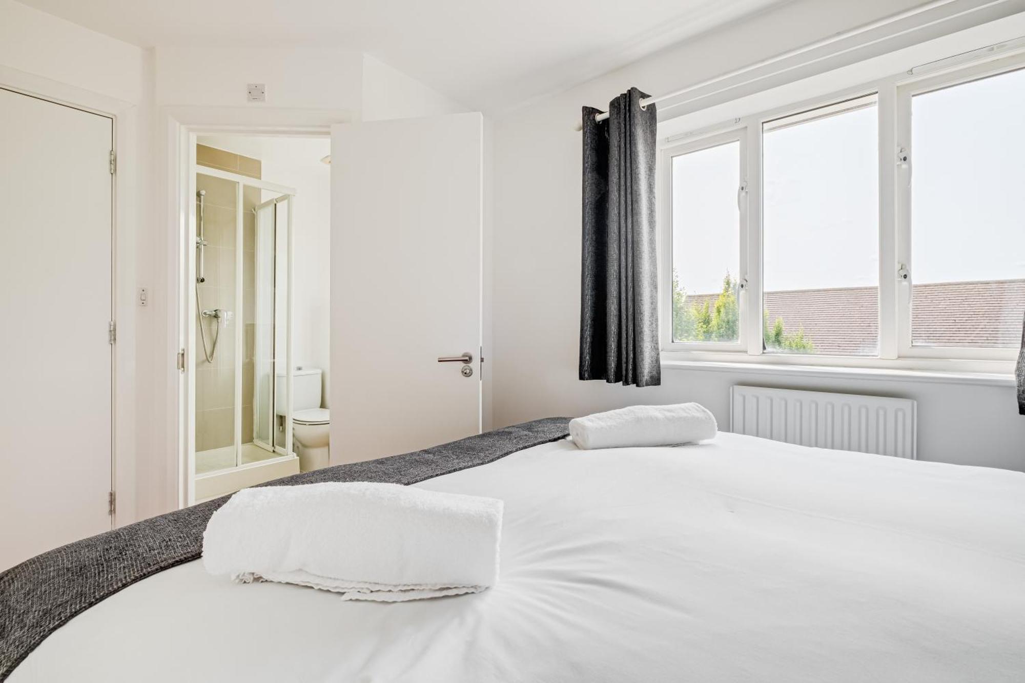 Apartment Modern & Comfortable 4 Bed House Milton Keynes