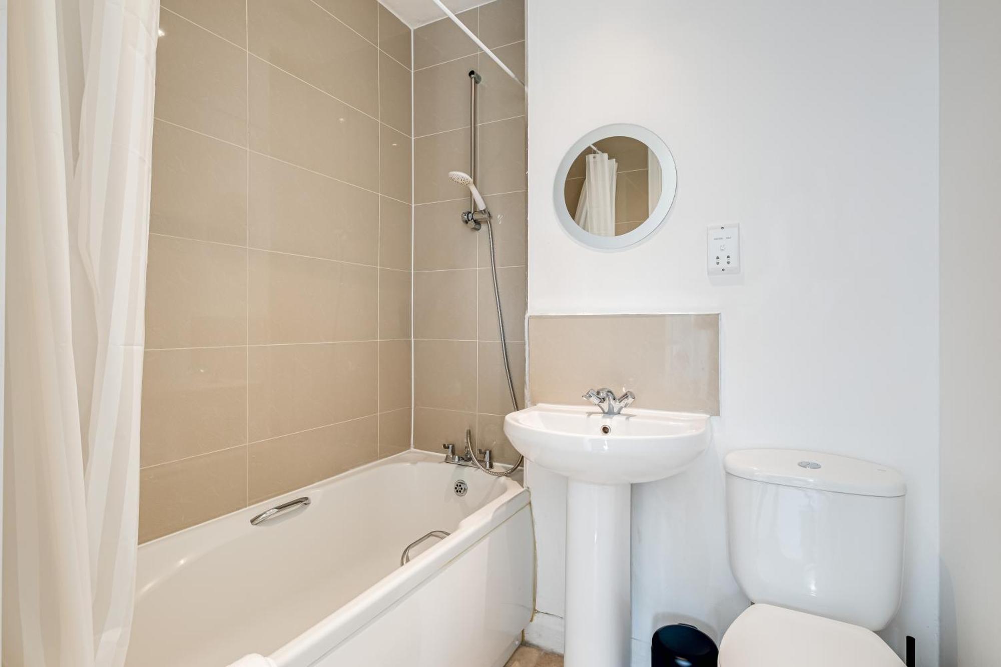 Modern & Comfortable 4 Bed House